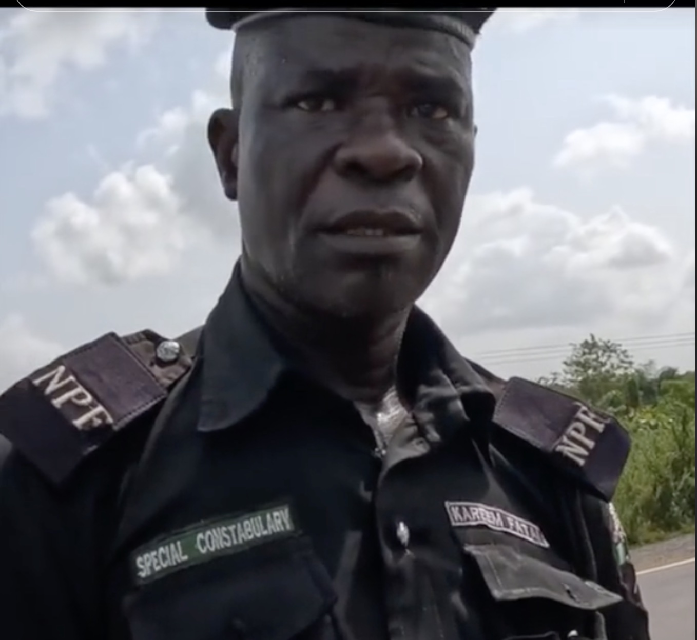 Caught on Camera: Nigerian Police Officer Extorts Tourist, Loses Job ...